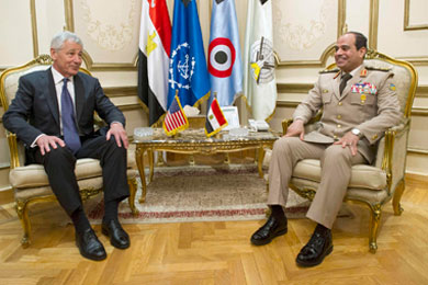 لقاء سابق بين وزير الدفاع المصري عبد الفتاح السيسي والأمريكى تشاك هاجل