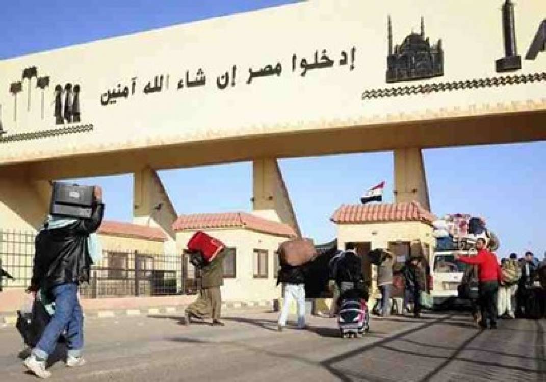 عودة 429 مصريًا ووصول 145 شاحنة من ليبيا عبر منفذ السلوم خلال 24 ساعة