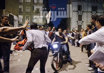 » أ.ف.ب « عودة موتوسيكلات نقل الجرحى إلى محمد محمود فى ذكراه الأولى