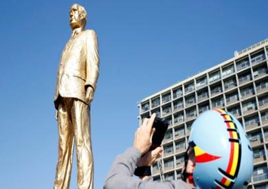 لفت التمثال أنظار المارة