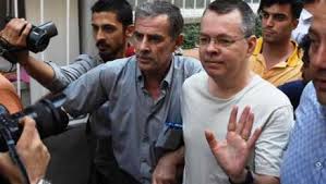 محكمة تركية ترفض طلبا لإطلاق سراح القس الأمريكي برونسون