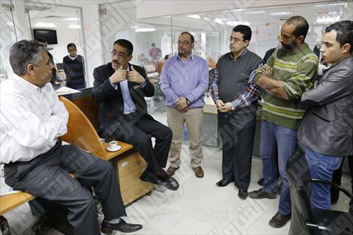 ضياء رشوان خلال زيارته لمقر جريدة الشروق اليوم - تصوير: علي هزاع
