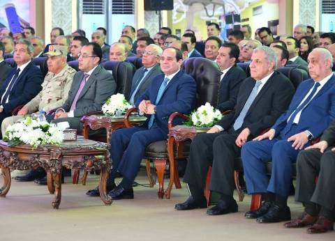 «السيسي» يطالب بضرورة إنهاء محطات معالجة المياه قبل نهاية 2018