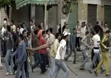 الأمن يفض مشاجرة بين عائلتين في سوهاج بقنابل الغاز