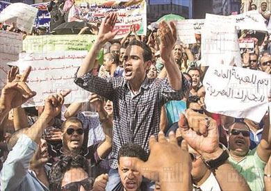 وقفة عمال مصر ضد قانون الخدمة المدنية أمام نقابة الصحفيين تصوير ــ إبراهيم عزت