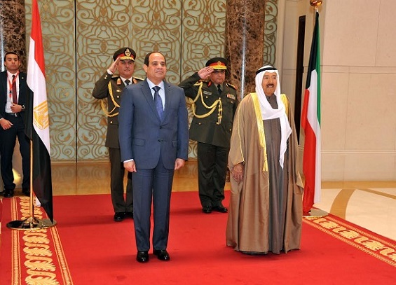 «السيسي» يصل إلى الكويت.. ومراسم رسمية في استقباله