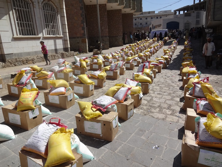 «تحيا مصر» يشارك في توزيع سلع غذائية على طلاب «دار الحرية» وأهالي «الأسمرات»