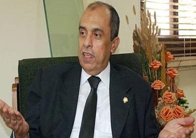 الدكتور عزالدين أبوستيت أمين المجلس الأعلي للجامعات الخاصة والأهلية
