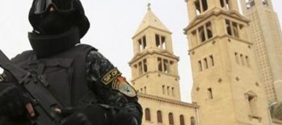 انتشار المتاريس وشباب الكشافة وخبراء المفرقعات أمام الكنائس والأديرة بالبحيرة