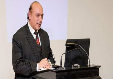 الدكتور فتحى خضير عميد طب القصر العينى