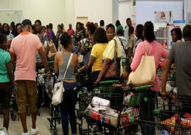 سكان جامايكا يستعدون لإعصار ماتيو