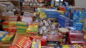 ضبط 637 ألف صاروخ ألعاب نارية و11 طن دقيق بلدي في حملات أمنية بالفيوم