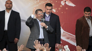 فريق مرسي الرئاسي يجتمع للنظر في الإعلان الدستوري