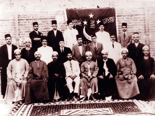 البنا وسط مؤسسى الإخوان