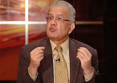 حازم حسني، أستاذ العلوم السياسية بجامعة القاهرة