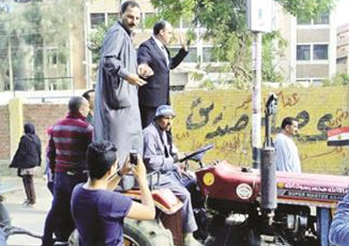 مسيرة بالجرار الزاعى لمرشح بالشرقية