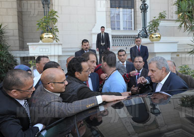 محلب يتلقى تهاني موظفي مجلس الوزراء - تصوير: سليمان العطيفي