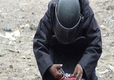 ابطال خبراء المفرقعات لمفعول قنبلة بدائية الصنع ارشيفية