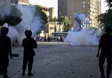 اشتباكات عنيفة بين قوات الأمن والمتظاهرين بالقاهرة