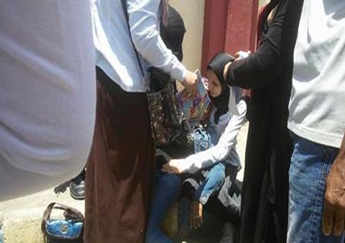 بكاء من صعوبة الفلسفة والمنطق بالإسماعيلية