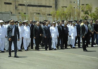 وزير الداخلية ومحافظ القاهرة يتقدمان جنازة شهيد مرور النزهة