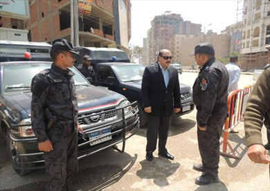 العبد أثناء تفقد المتركزات الامنية بشوارع وميادين الفيوم
