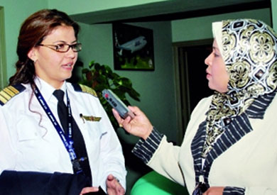 دلال أسامة خليل، كابتن طيار