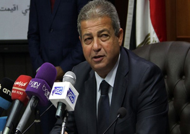 وزير الشباب والرياضة خالد عبد العزيز