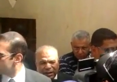 الكتاتني يدلي بصوته في الطابور كمواطن عادي