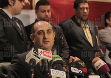 خالد علي خلال مؤتمر صحفي بنقابة الصحفيين