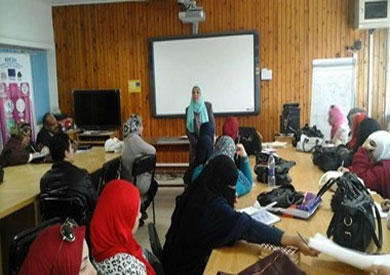 دورات للاخصائيين الاجتماعيين والنفسيين والطلاب وأولياء الأمور بالوادى الجديد