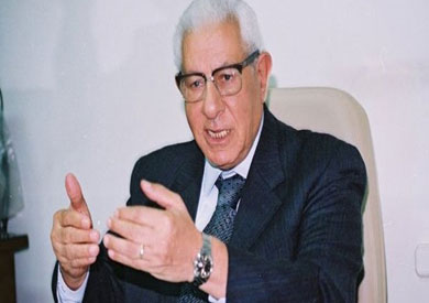 مكرم محمد أحمد نقيب الصحفيين الأسبق