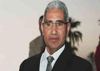 الدكتور عباس منصور رئيس جامعة جنوب الوادى