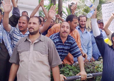 أصحاب مصانع النسيح بالمحلة يهددون بالتظاهر أمام «الوزراء»