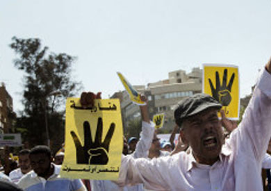 يطالب أنصار مرسي بعودته إلى سدة الحكم