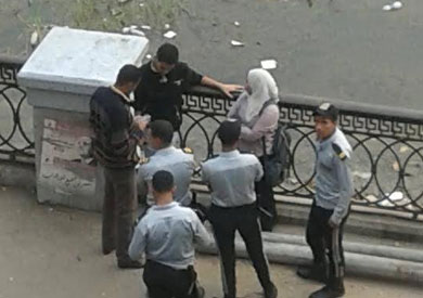 شرطيين يرتدون زي رجال الدرك تسبب غضب لمستخدمي فيس بوك