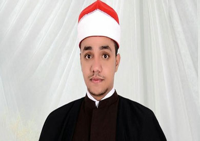 وكيل البرلمان يكرم الطالب عبد الرحيم راضي الفائز بمسابقة القرآن الكريم بماليزيا