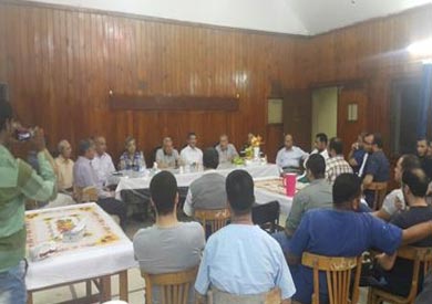 رئيس الجامعة واطباء المستشفى الجامعى