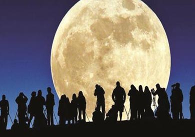 القمر العملاق