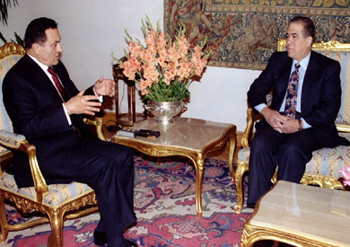 الجنزورى مع الرئيس الأسبق حسنى مبارك