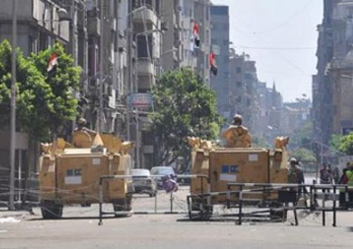قوات الجيش تؤمن مداخل ميدان التحرير