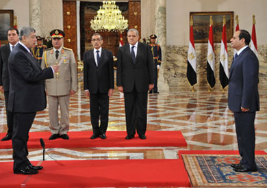 وزير الداخلية يؤدي اليمين - تصوير: شريف عبد المنعم