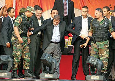 قوات الحرس الجمهوري تؤمن مرسي بميدان التحرير – أرشيفية