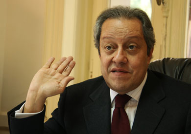 منير فخري عبدالنور وزير الصناعة