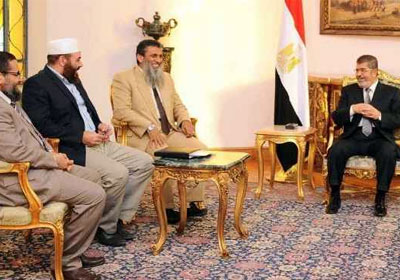 مرسى خلال اجتماعه مع وفد الجماعة الإسلامية أمس الأول