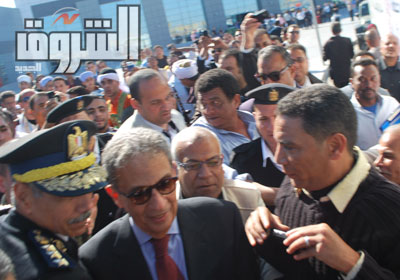 عمرو موسى خلال زيارته لمحافظة البحر الأحمر