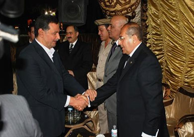 محافظ سوهاج يتلقى العزاء في النائب العام