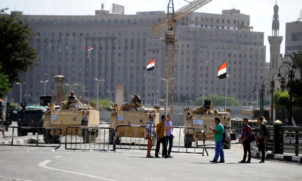 صورة أرشيفية لإغلاق قوات الجيش ميدان التحرير