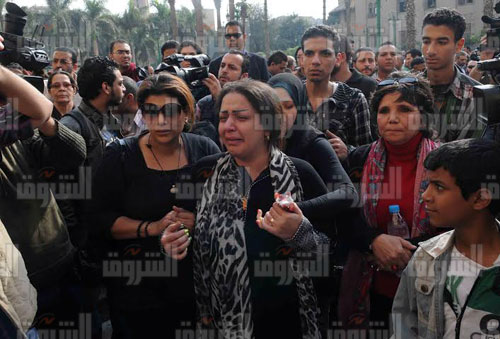 أسرة ومحبو الفاجومي في جنازته ظهر اليوم - تصوير : هالة قنديل