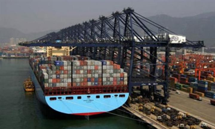 وصول وسفر 2048 راكبا وتداول 511 شاحنة بموانئ البحر الأحمر